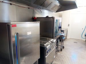 cuisine-ephemere-locacuisines-st-jean-du-falga-vue-module-cuisson