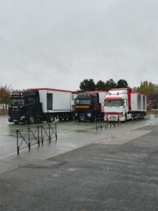cuisine-mobile-la-queue-lez-yvelines-arrivee-des-transporteurs