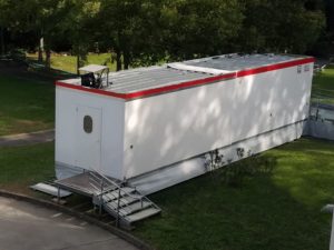 cuisine-temporaire-la-redorte-occitanie-vue-modules-techniques-depuis-residence