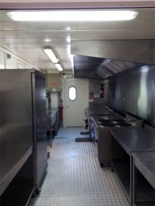 cuisine-temporaire-loiret-bae-123-module-cuisson-vue-entree