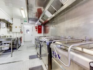 rie-val-st-quentin-cuisine-provisoire-vue-ligne-cuisson